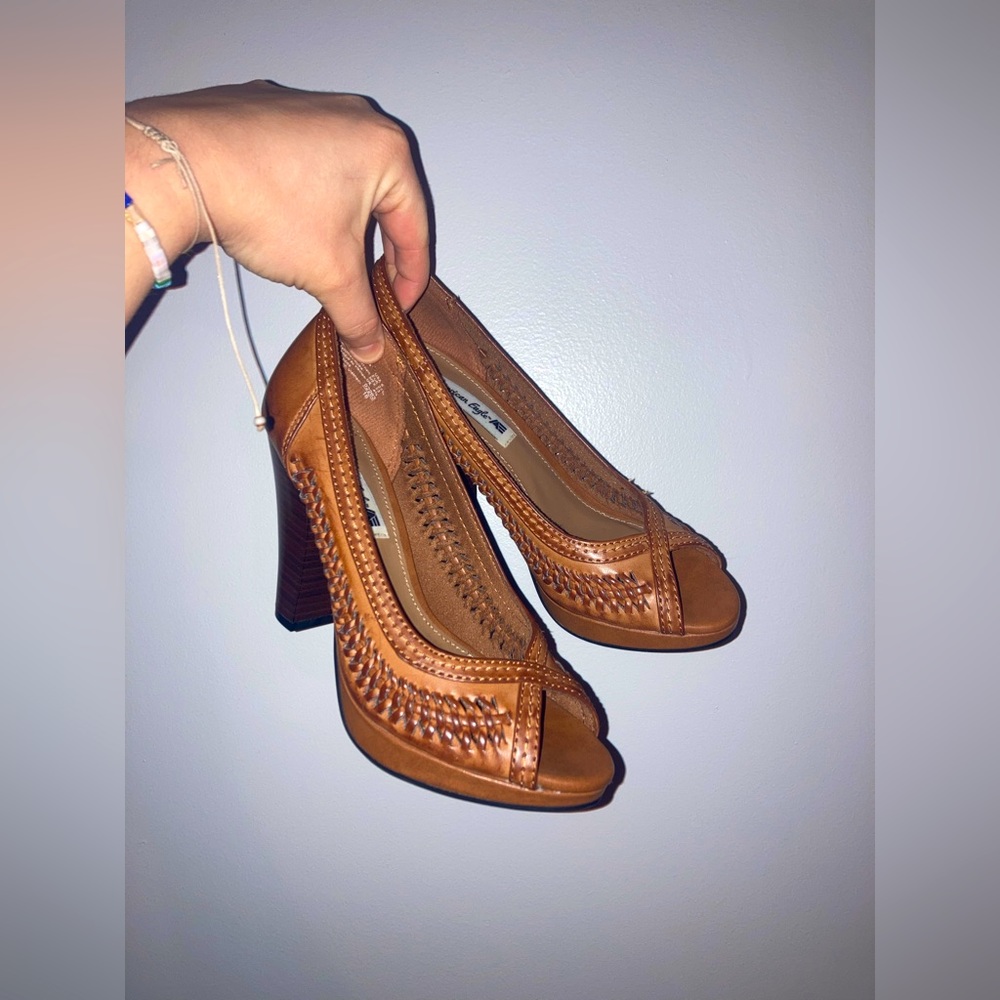 EUC American Eagle Y2k Peekaboo heels